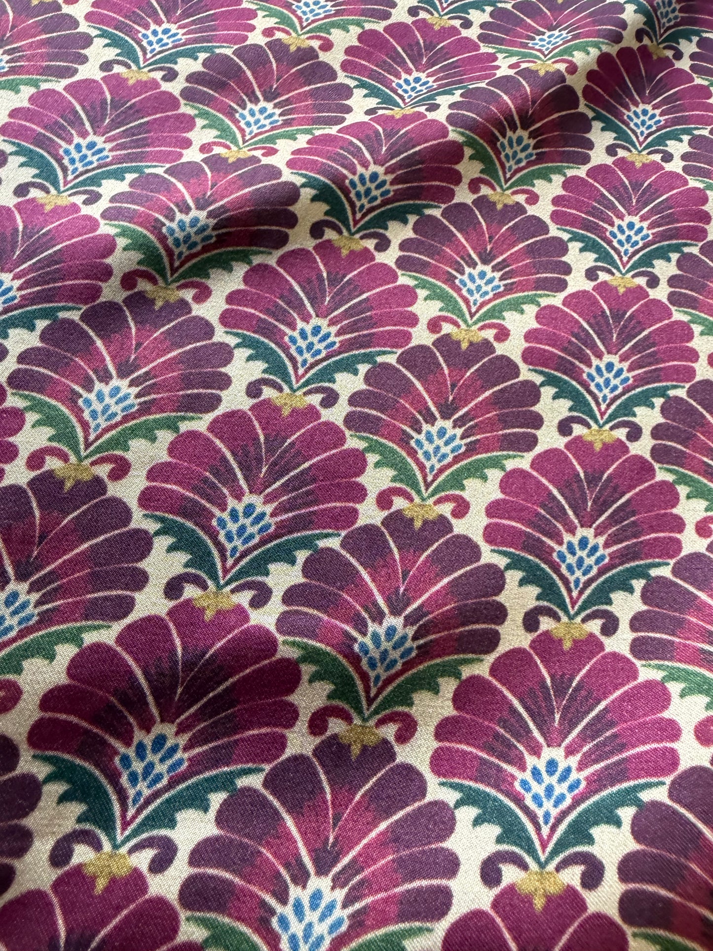 APU 010 burgundy/cognac floral satin viscose