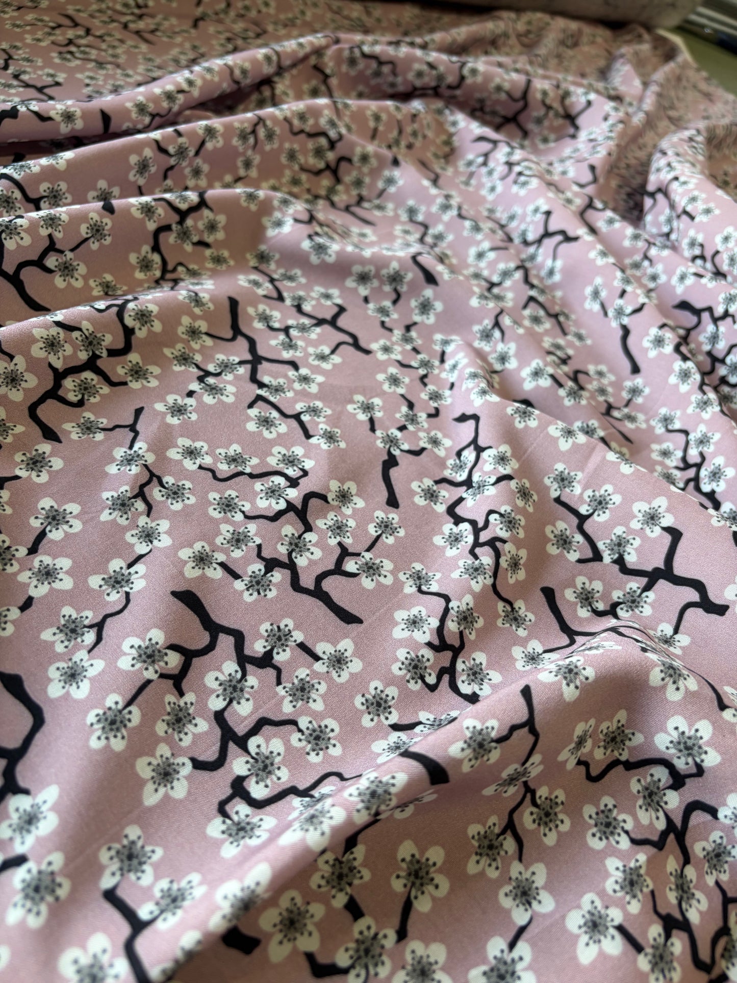 APU 011 dusty pink blossom viscose