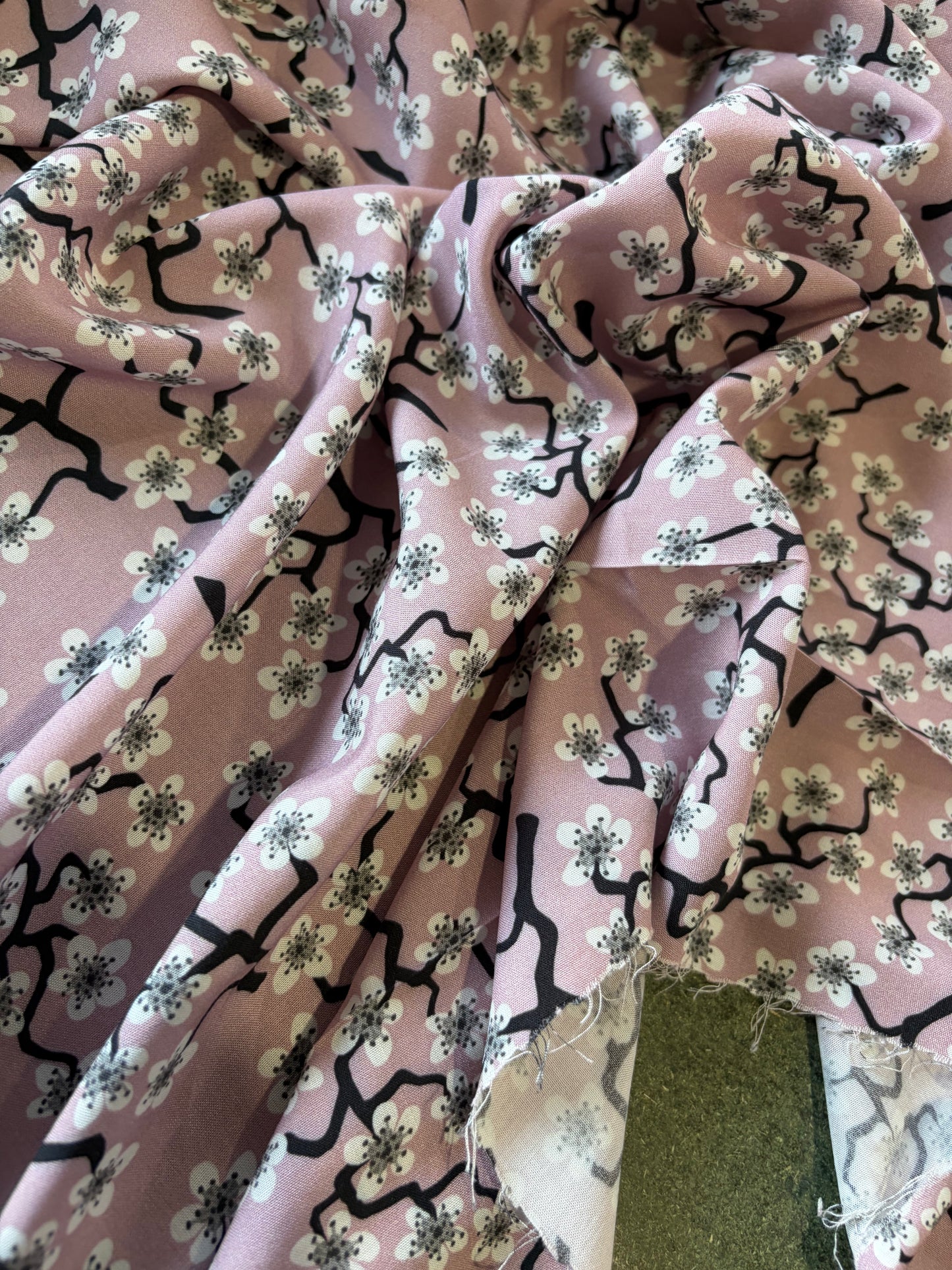 APU 011 dusty pink blossom viscose
