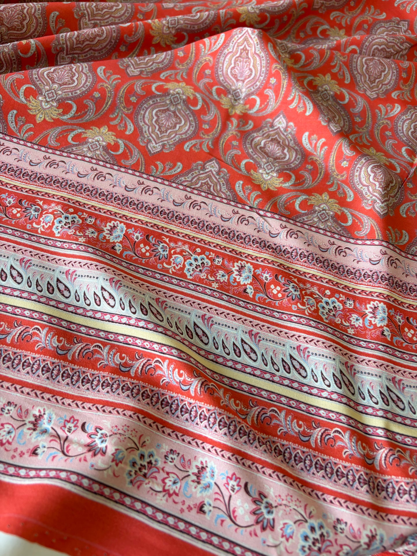 APU 012 coral/pink double border viscose