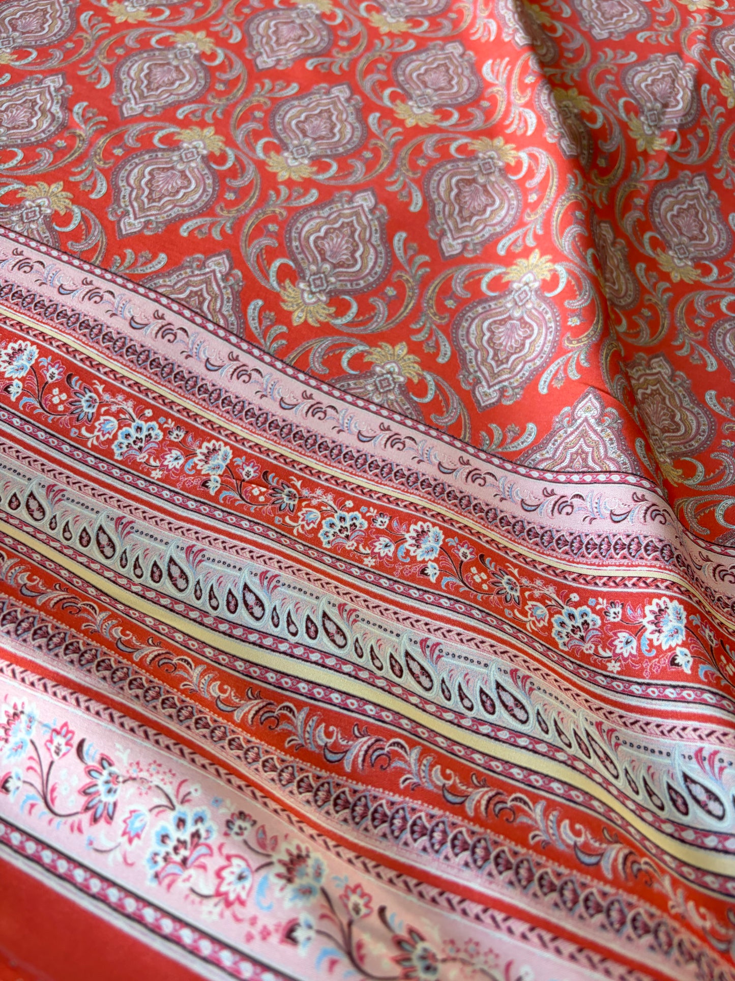 APU 012 coral/pink double border viscose