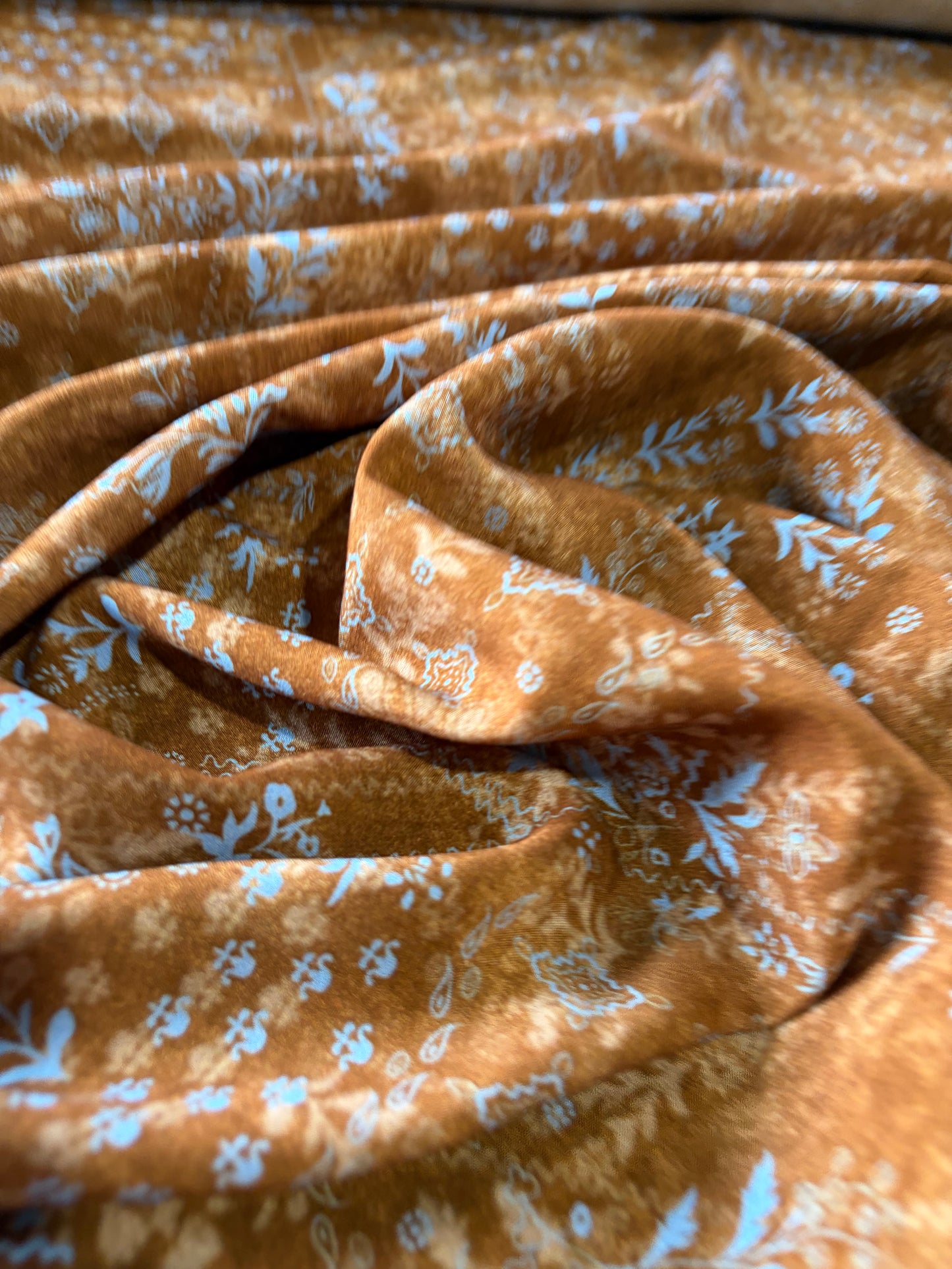 APU 013 brown/blue floral viscose
