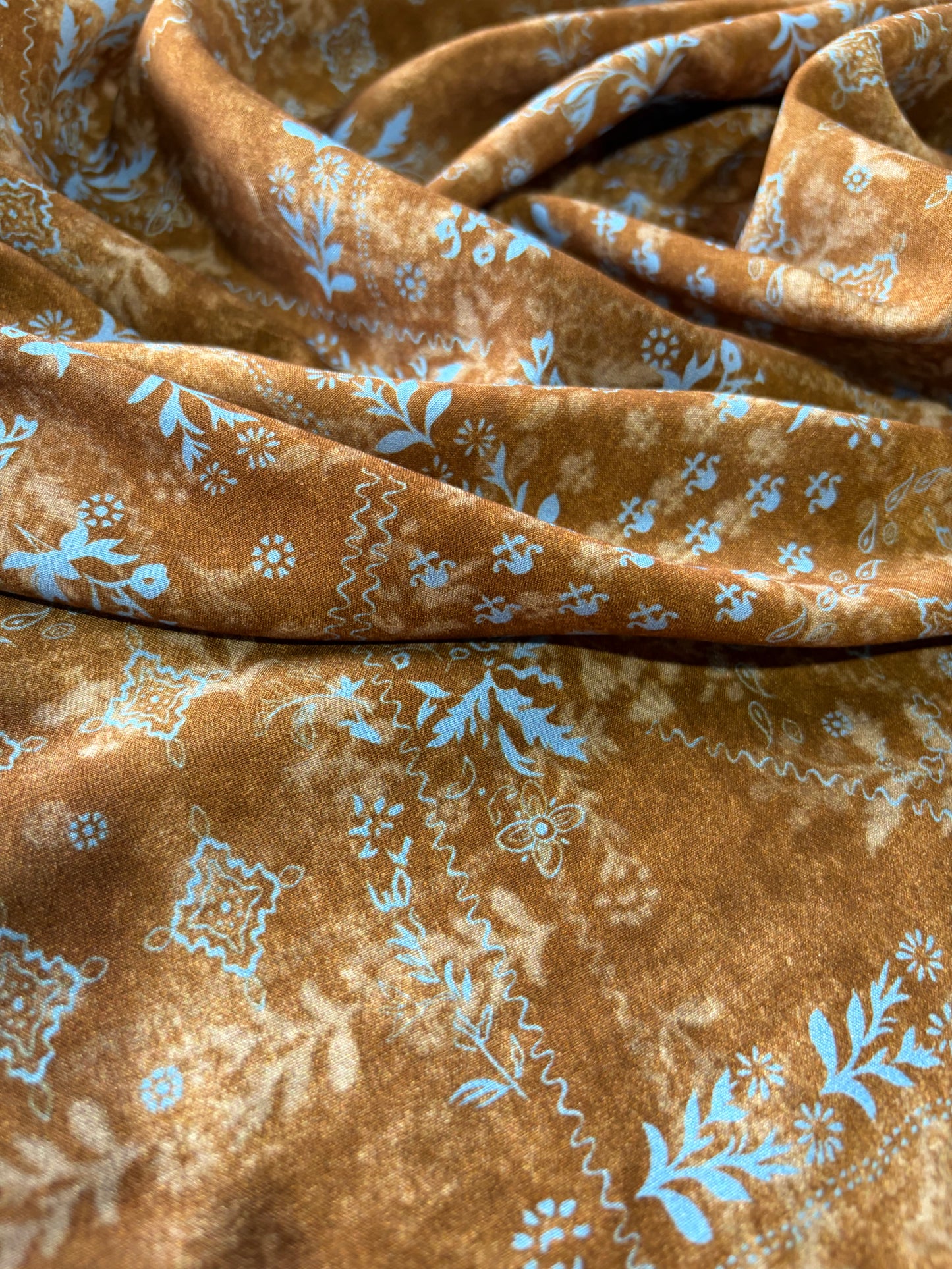 APU 013 brown/blue floral viscose