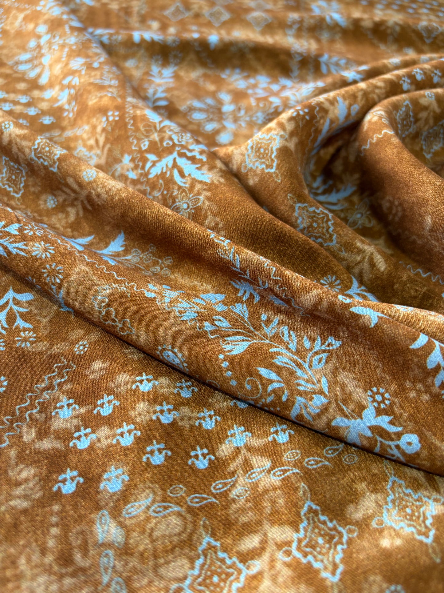 APU 013 brown/blue floral viscose