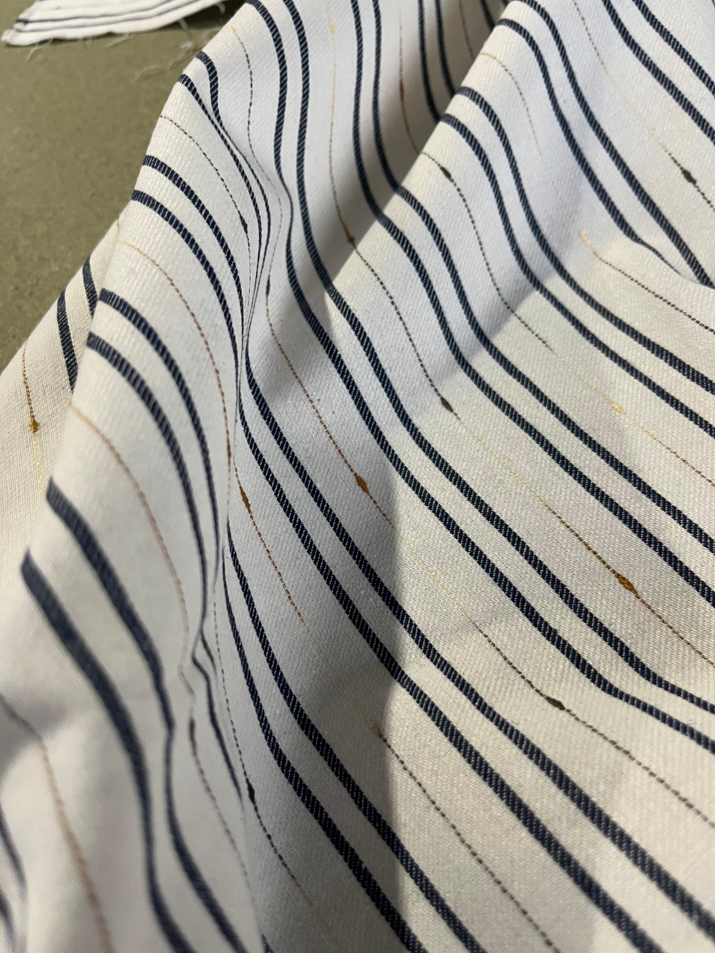 RAOUL 007 coloured white denim with irregular slub stripes indigo