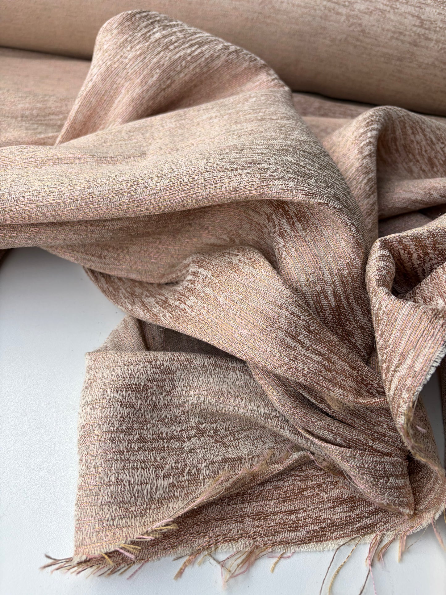 AMBRE 017 brocart fil à fil sand/soft pink
