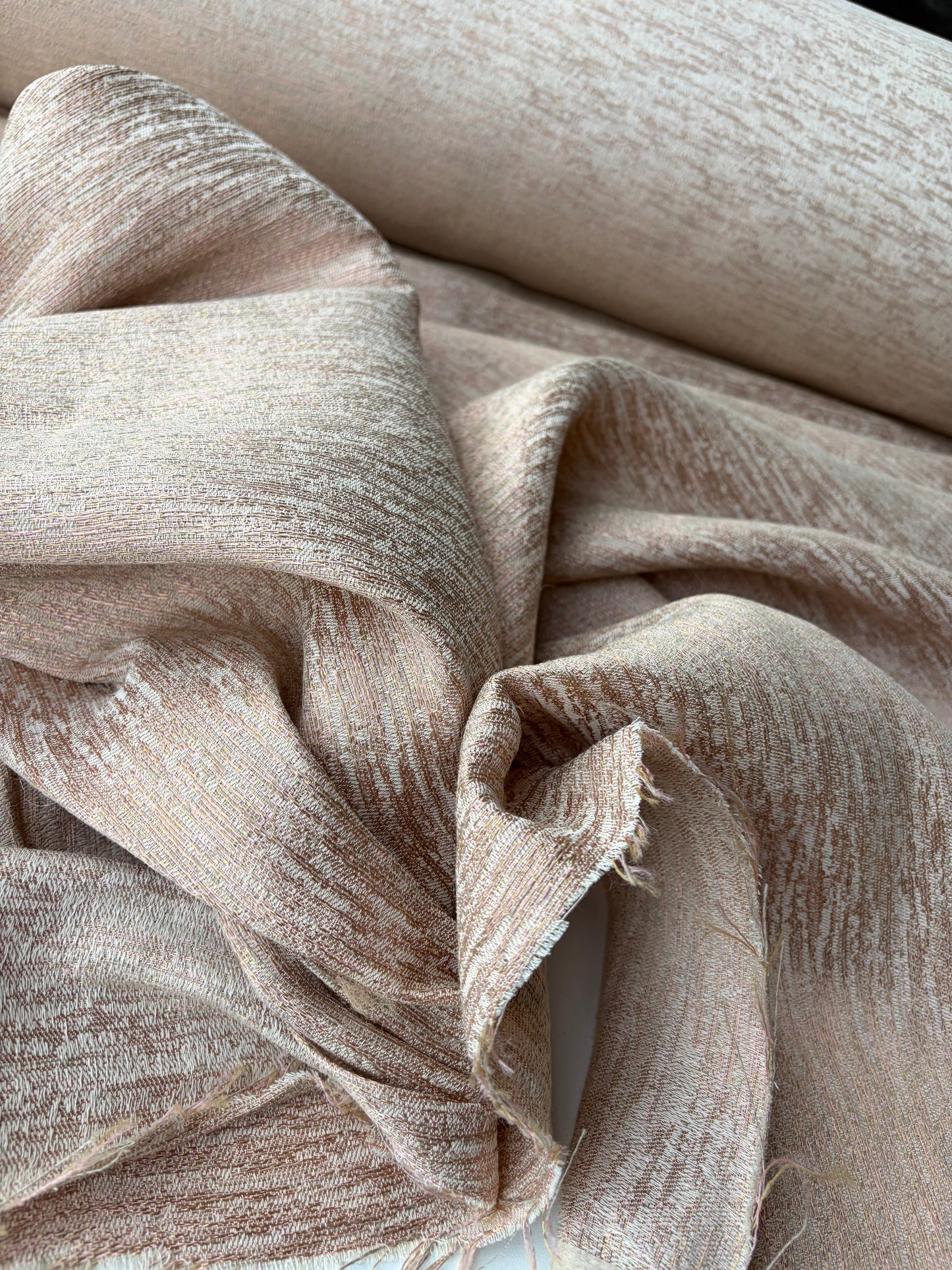 AMBRE 017 brocart fil à fil sand/soft pink