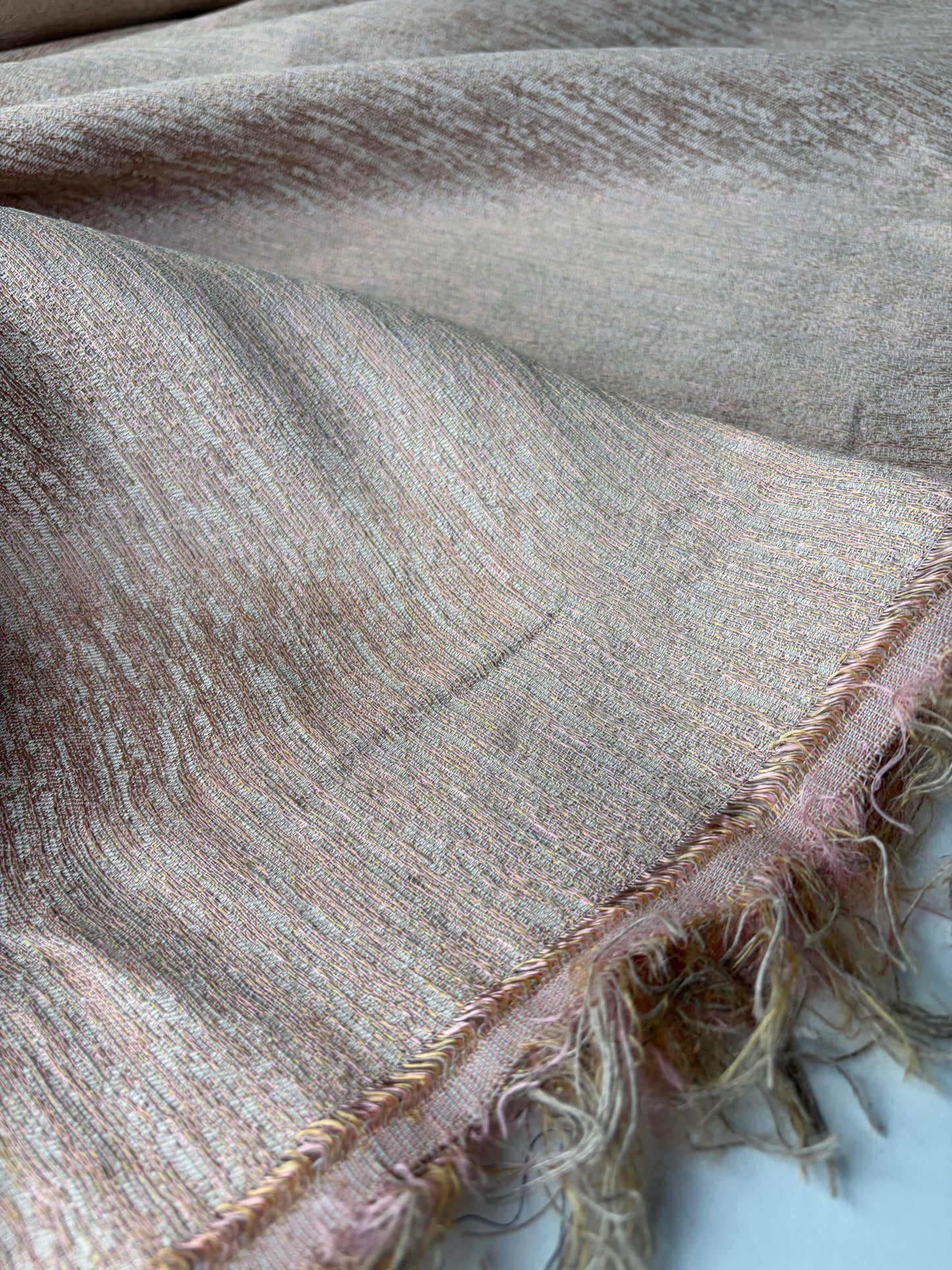 AMBRE 017 brocart fil à fil sand/soft pink