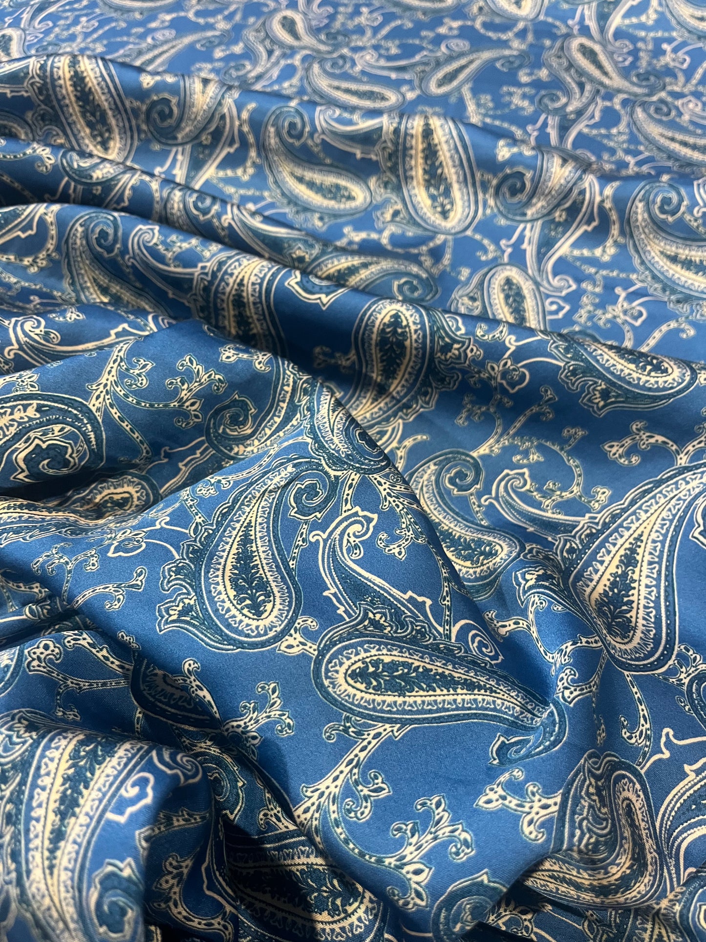 A01 Mattia 1020 viscose satin cashemere print