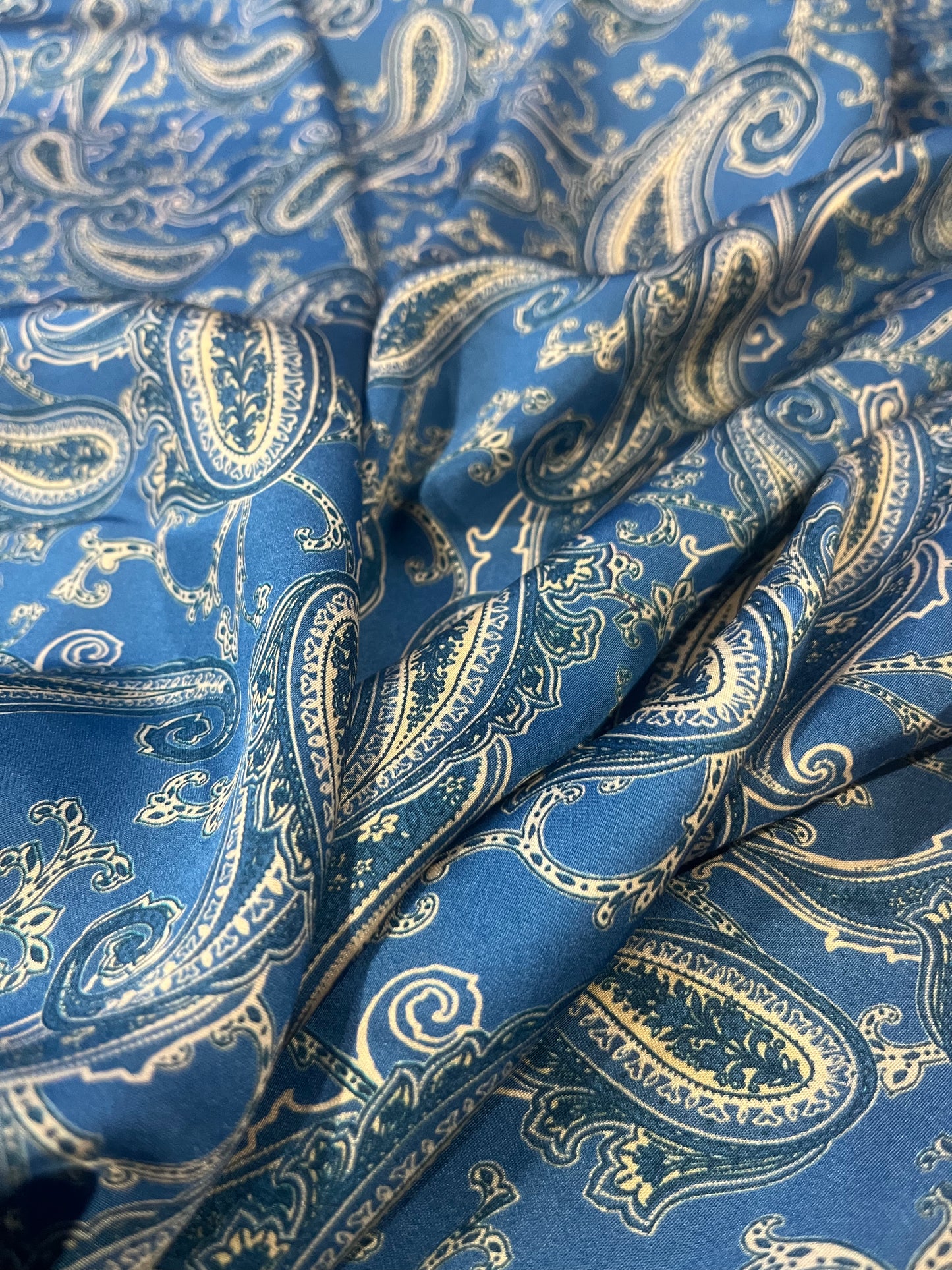 A01 Mattia 1020 viscose satin cashemere print