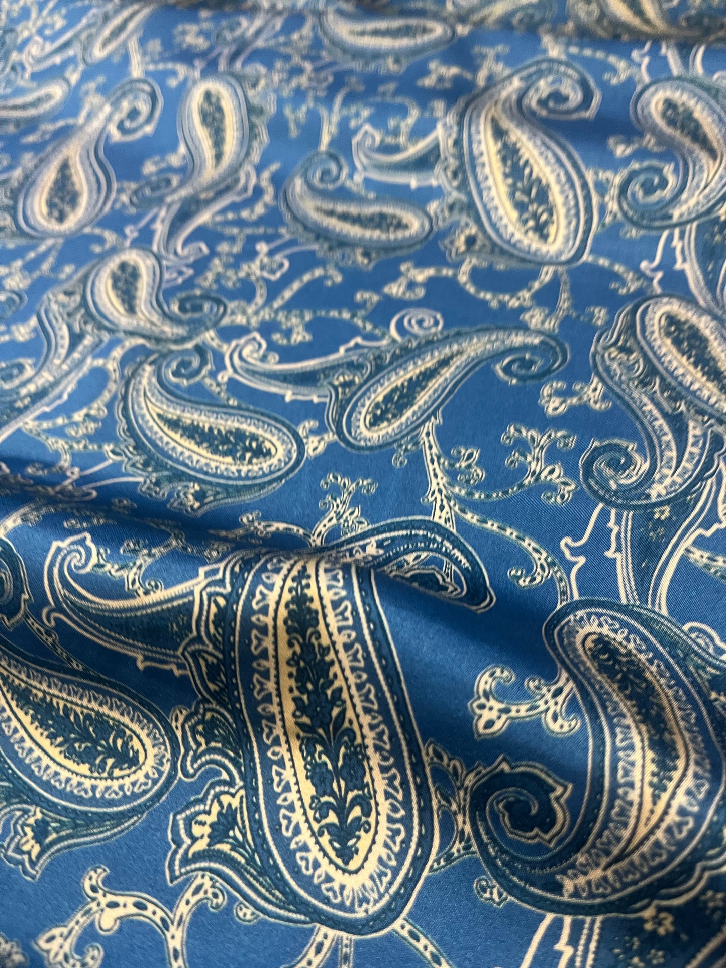 A01 Mattia 1020 viscose satin cashemere print