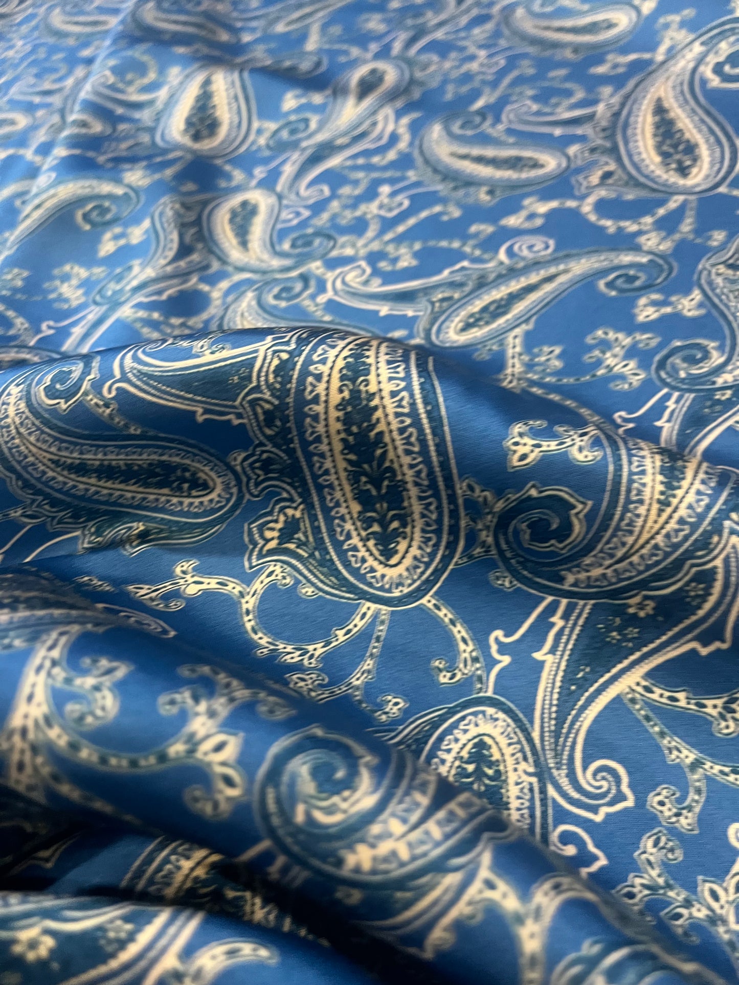 A01 Mattia 1020 viscose satin cashemere print