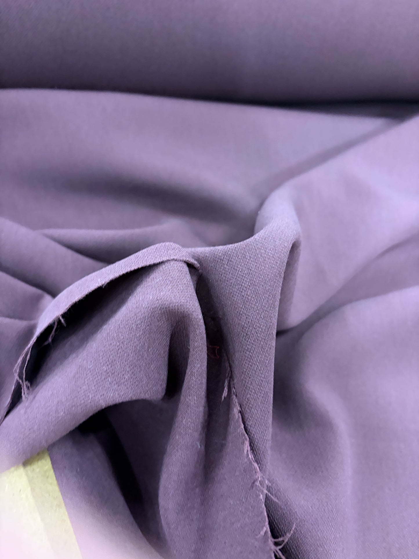 PIPO 002 aubergine bi-stretch suiting fabric