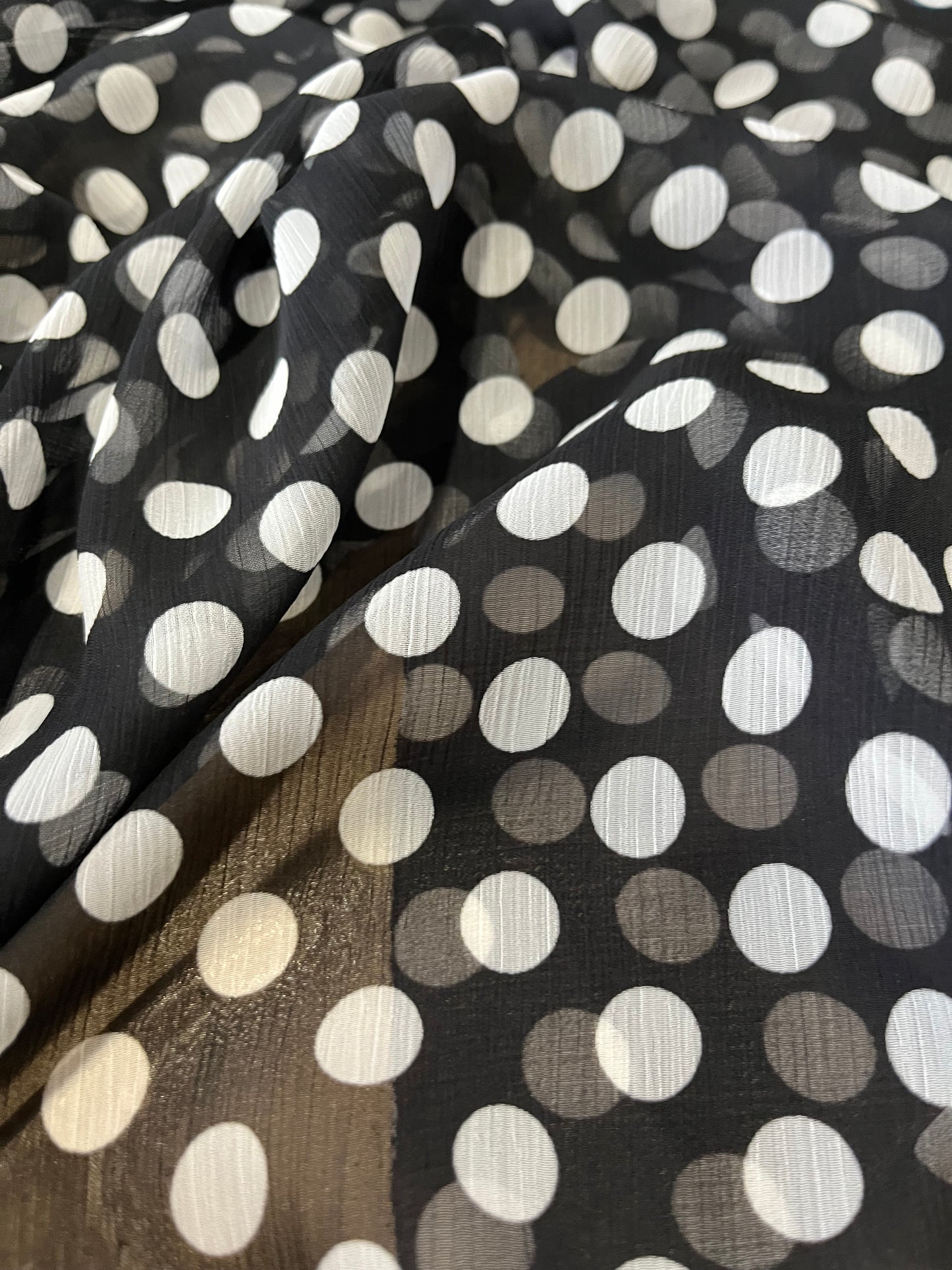 D01 MERANO 20 voile crepon wih dots
