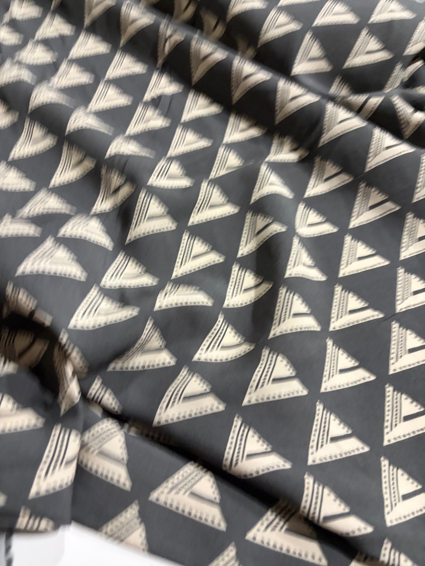 KRUSTY 004 grey/sand geometrical  viscose