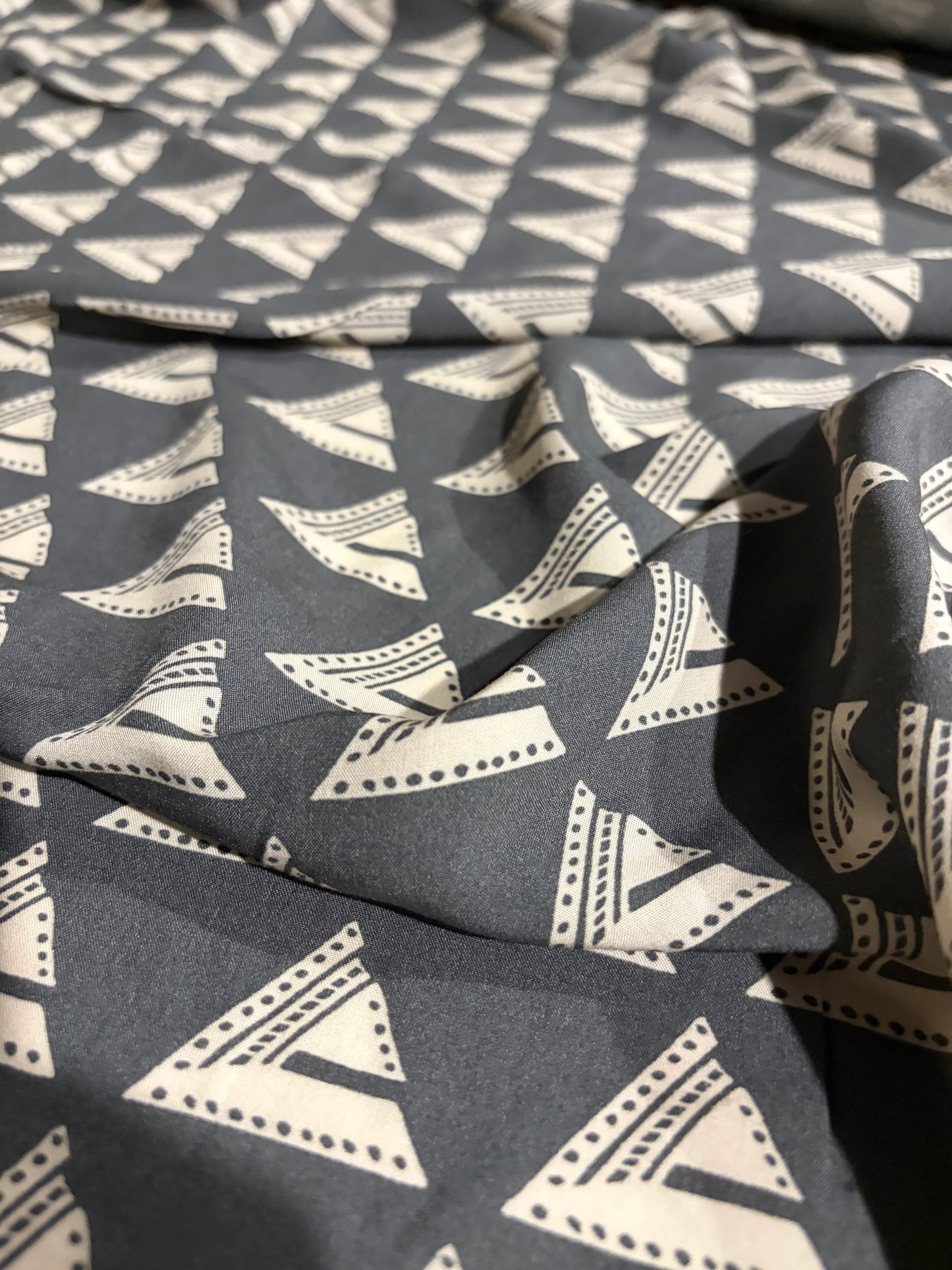 KRUSTY 004 grey/sand geometrical  viscose