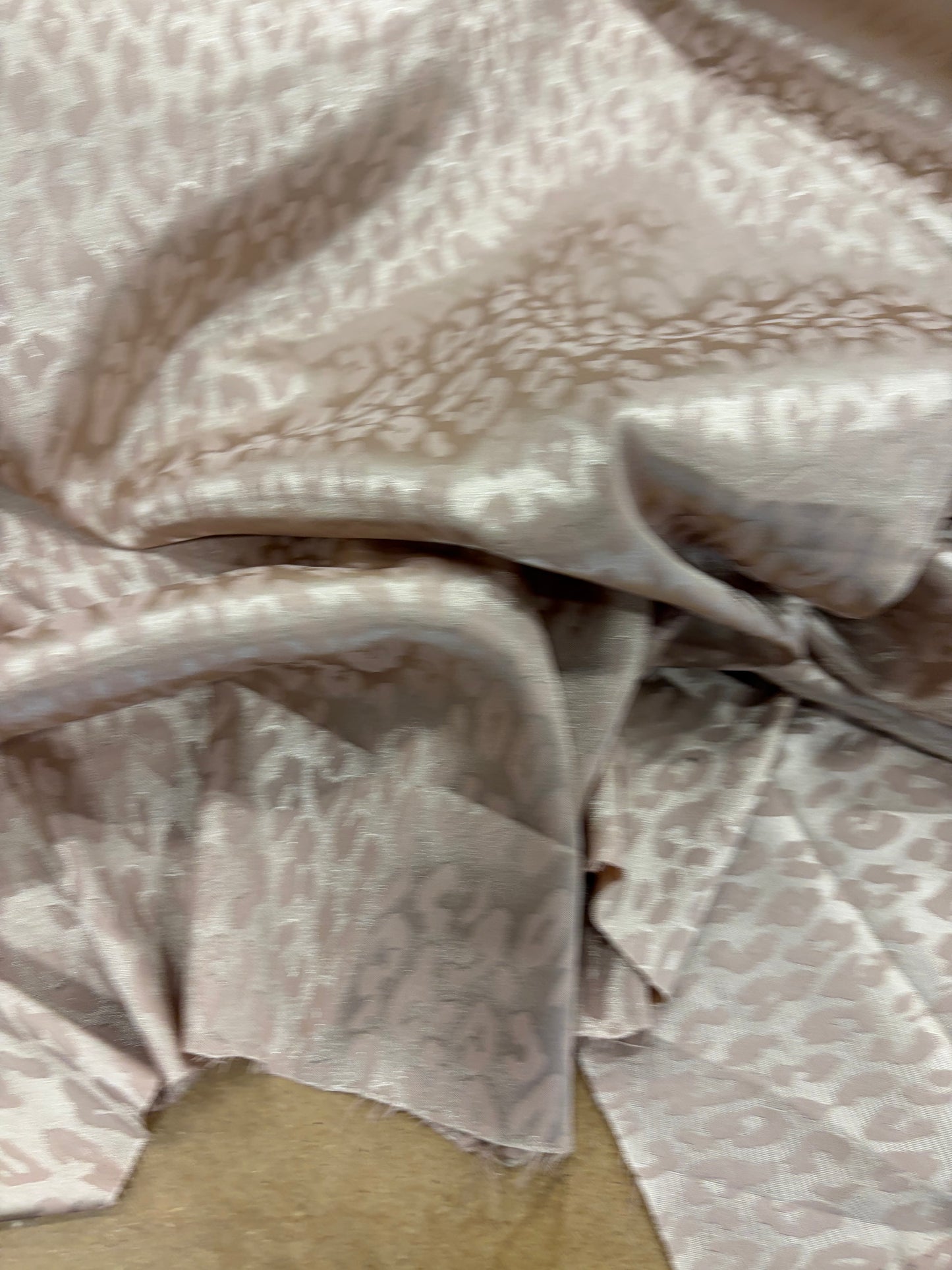 PIPO 016  light viscose stretch jacquard animalier sand
