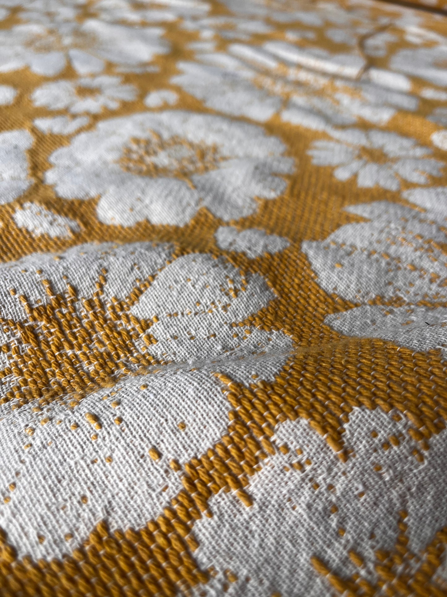 CELIA 027 cot jacquard big flowers warm yellow/ecru