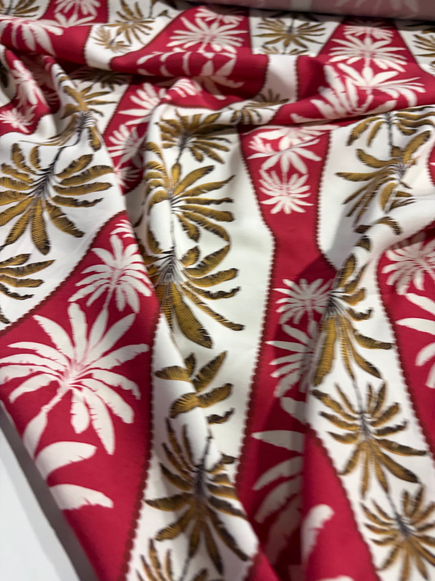 KRUSTY 014 red/sand palmtrees  viscose