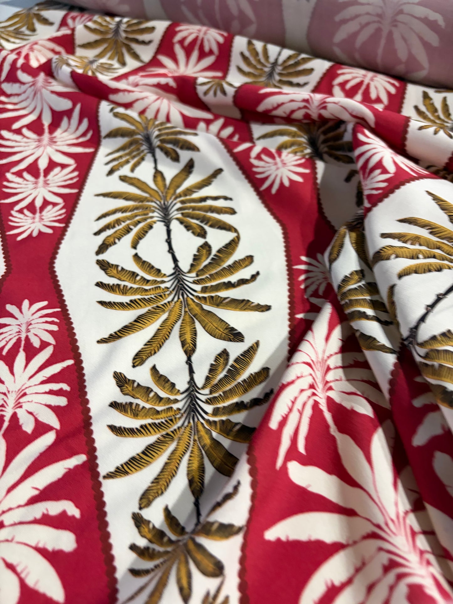 KRUSTY 014 red/sand palmtrees  viscose