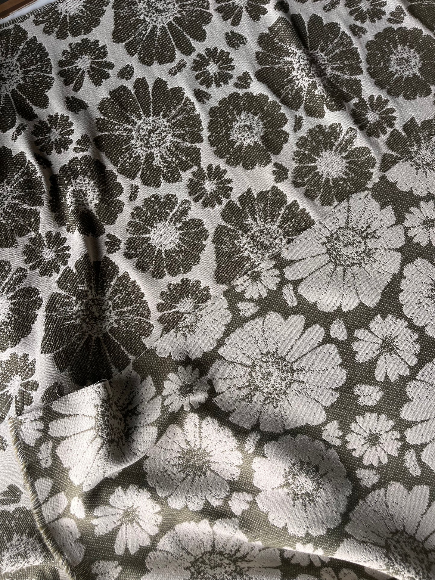 CELIA 023 cot jacquard with big flower design khaky / ecru