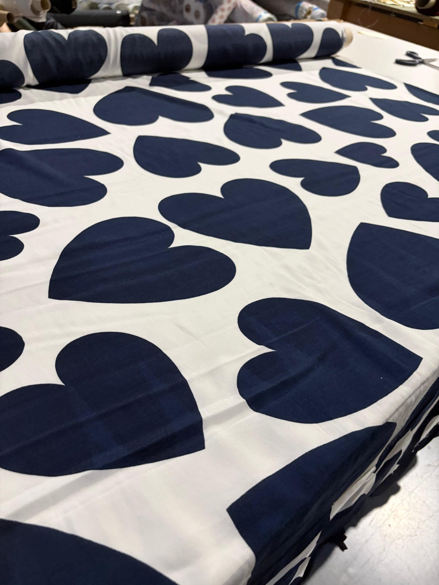 KRUSTY 015 navy/white giant hearts viscose