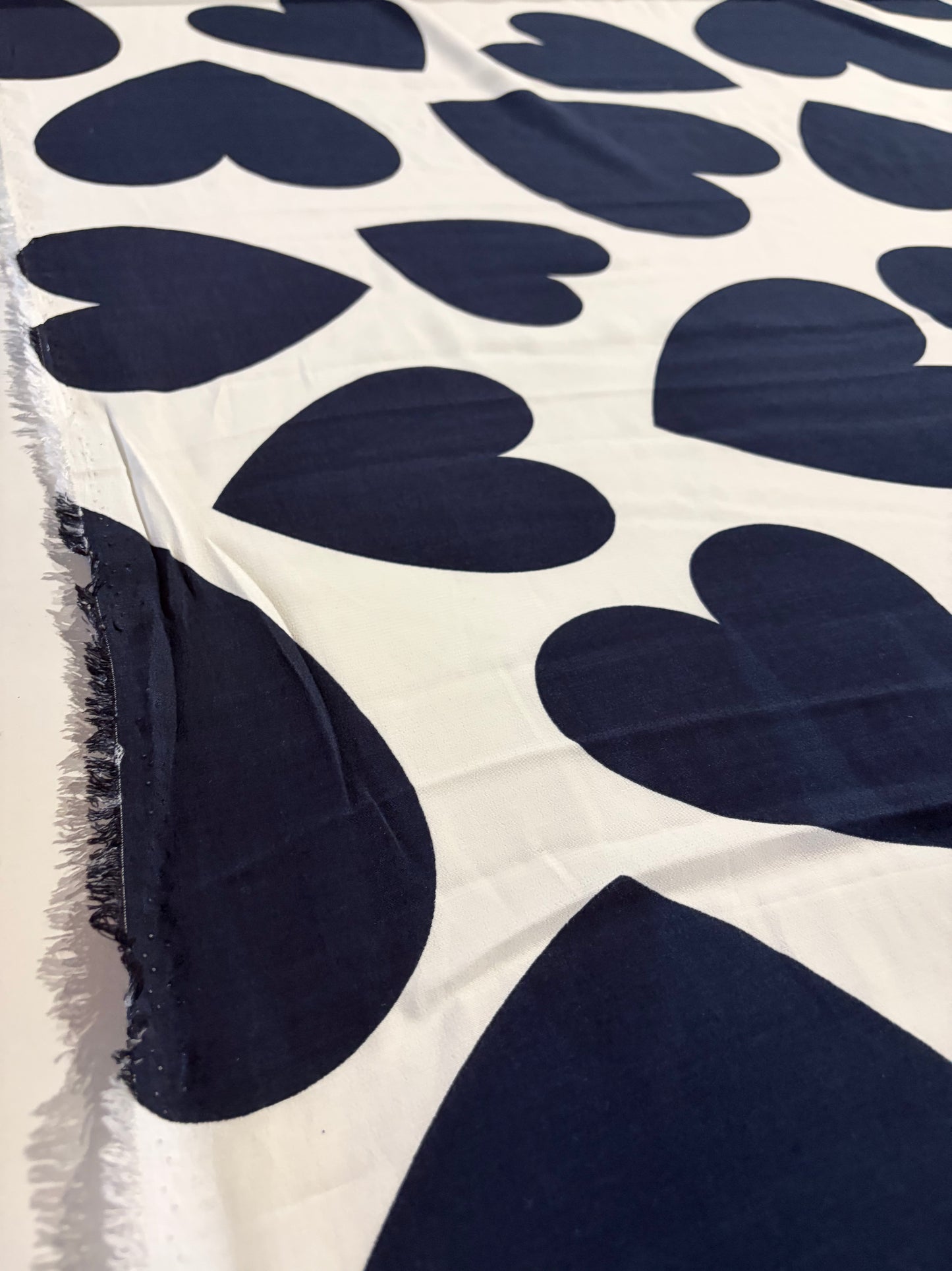 KRUSTY 015 navy/white giant hearts viscose