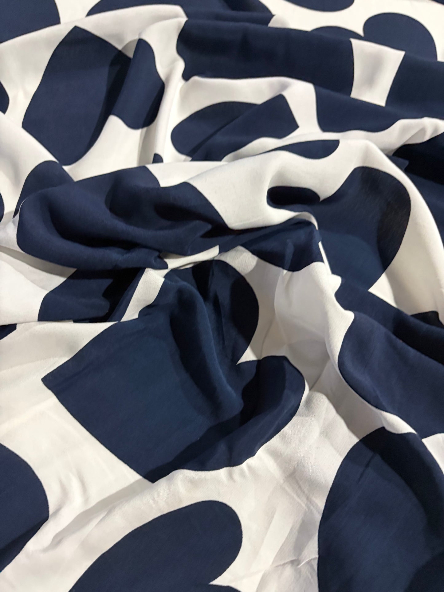 KRUSTY 015 navy/white giant hearts viscose