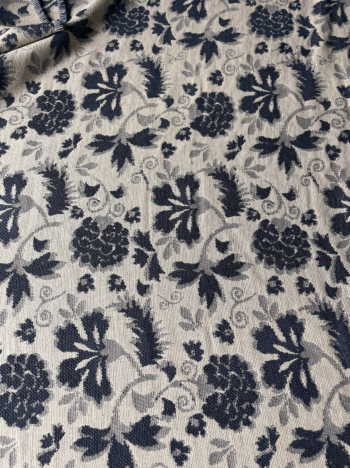 CELIA 022 cot jacquard with flower design blue / ecru