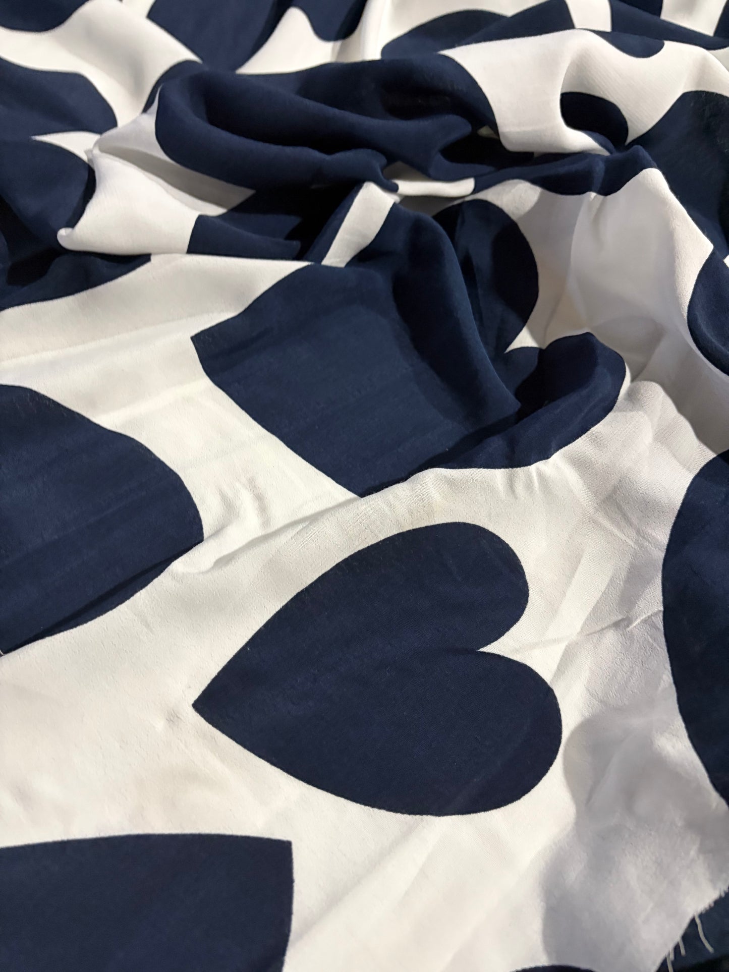 KRUSTY 015 navy/white giant hearts viscose