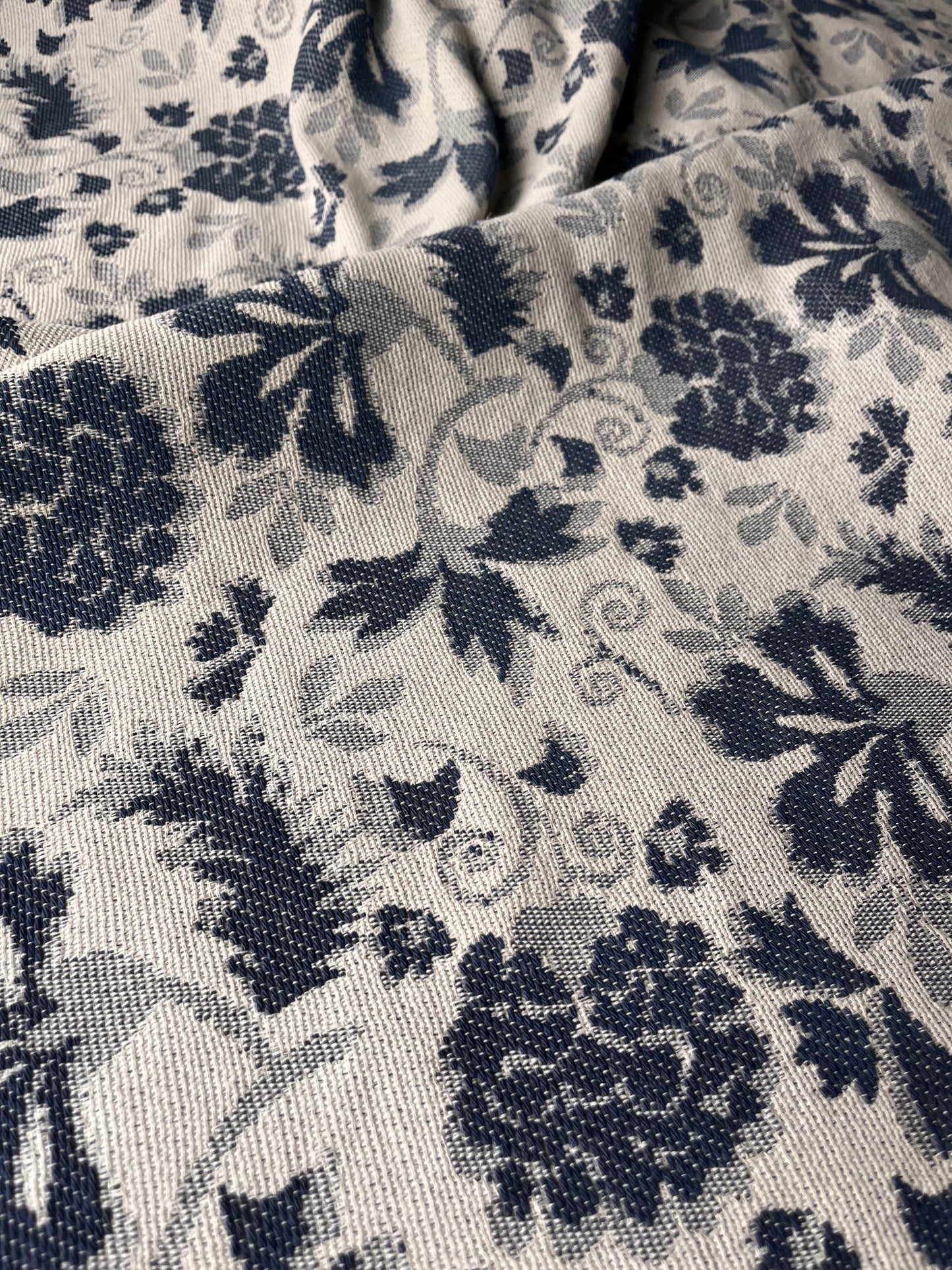 CELIA 022 cot jacquard with flower design blue / ecru