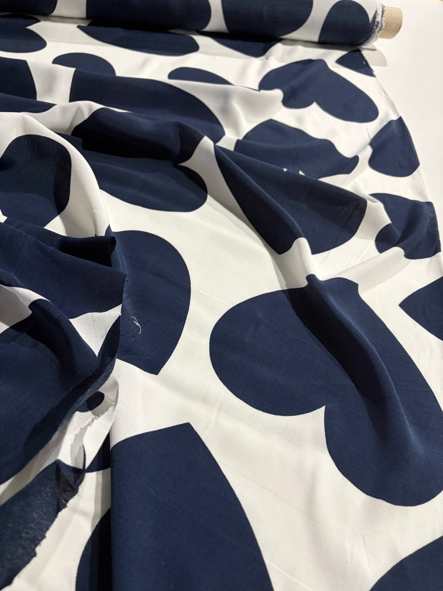 KRUSTY 015 navy/white giant hearts viscose