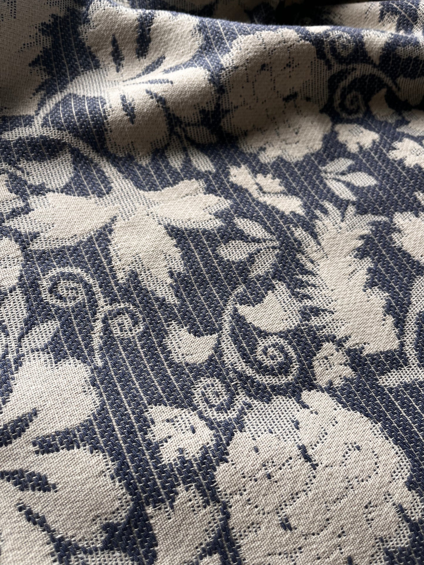 CELIA 022 cot jacquard with flower design blue / ecru