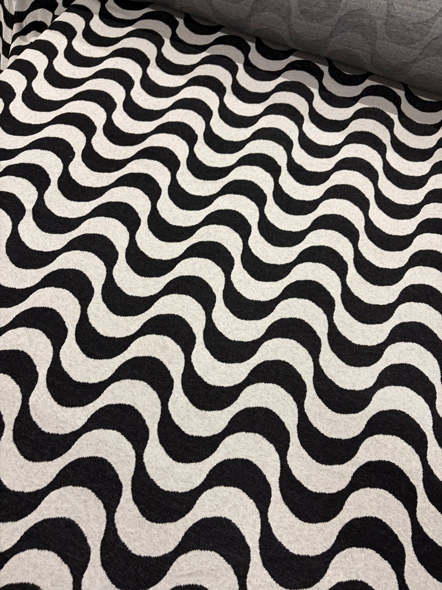 PIPO 025  jersey jacquard black/white waves