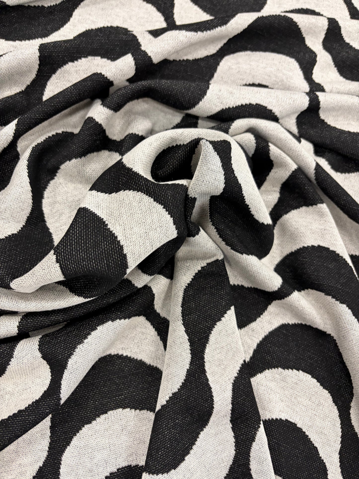 PIPO 025  jersey jacquard black/white waves