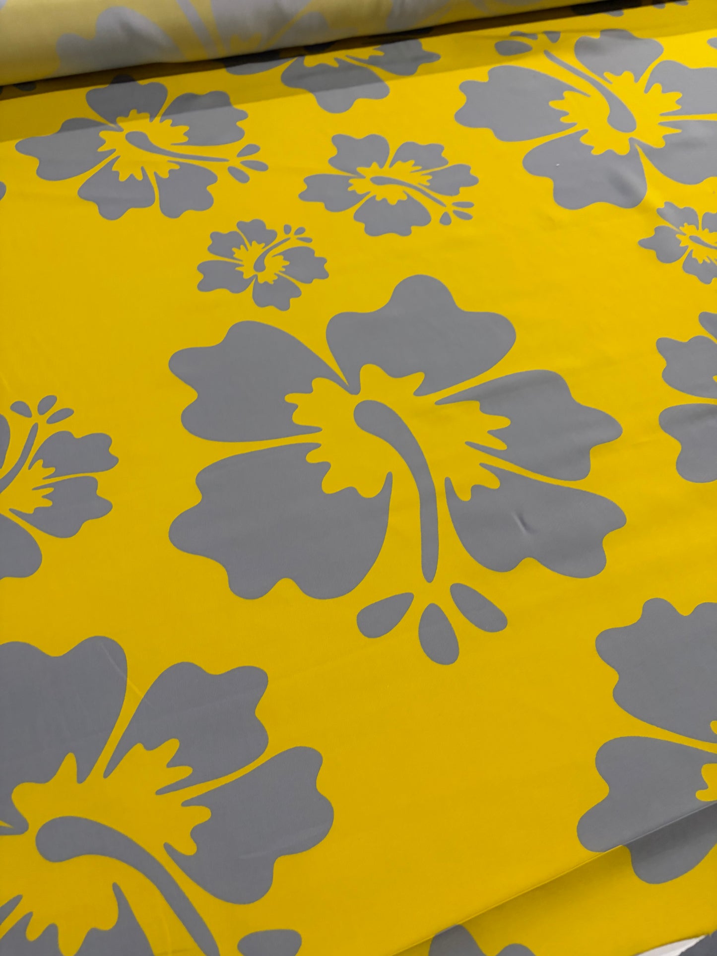 KRUSTY 019 yellow/grey giant hibiscus cotton poplin