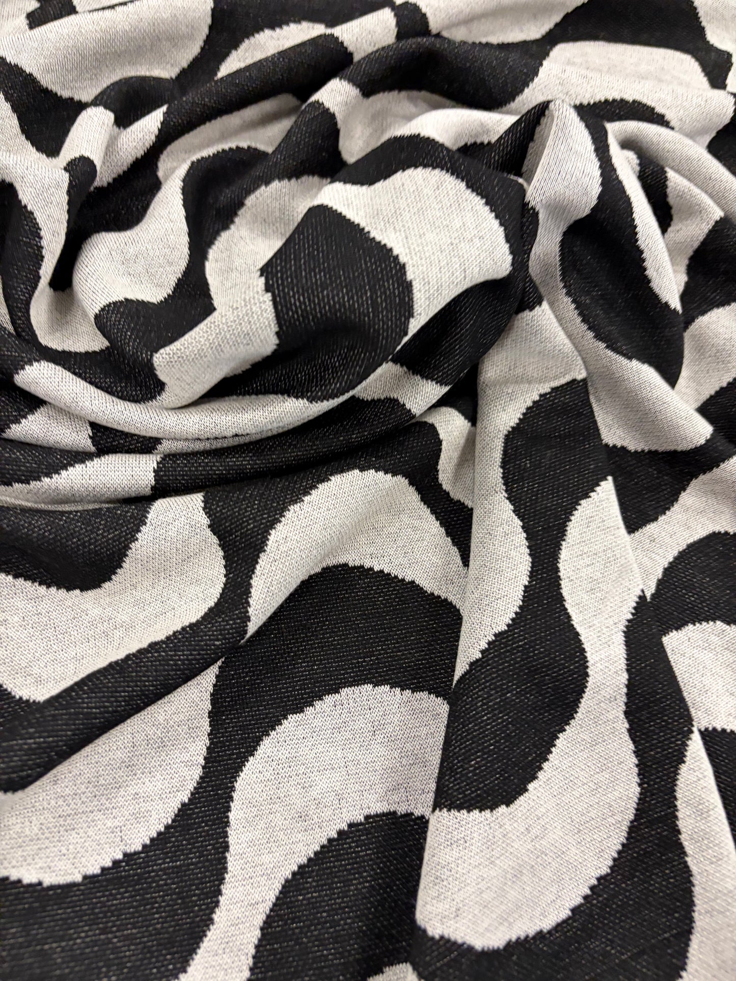 PIPO 025  jersey jacquard black/white waves