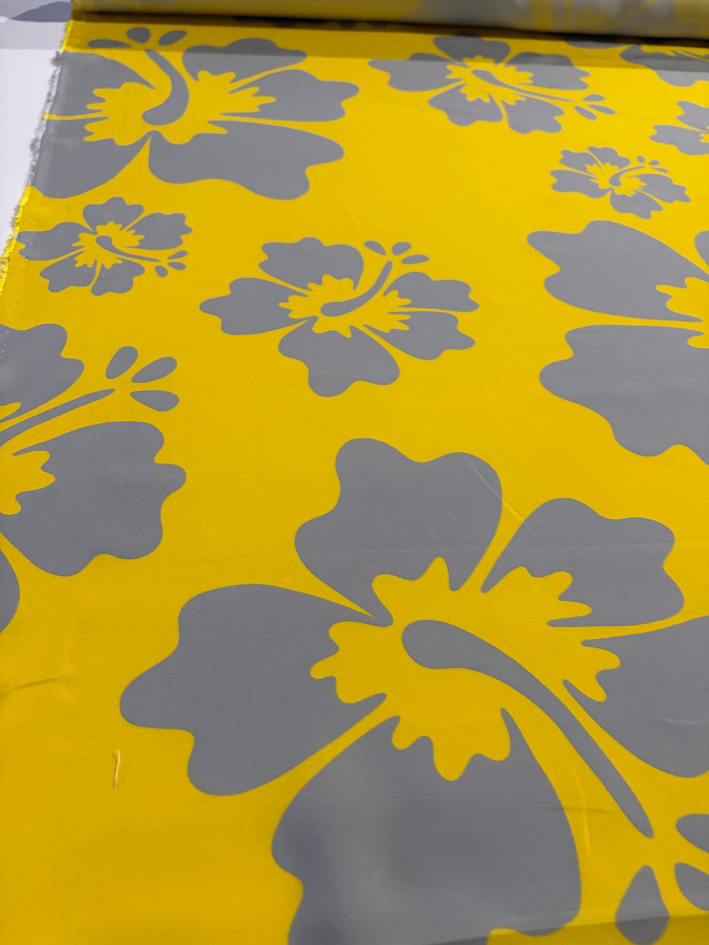 KRUSTY 019 yellow/grey giant hibiscus cotton poplin