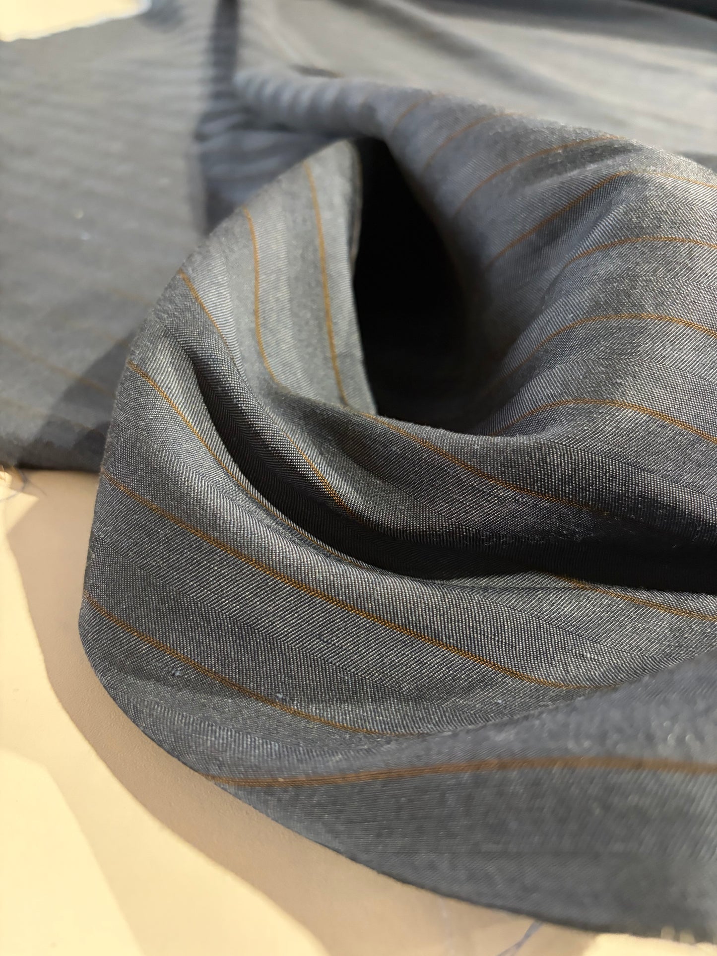 KRUSTY 021 indigo/rust shiny cotton suiting stripes