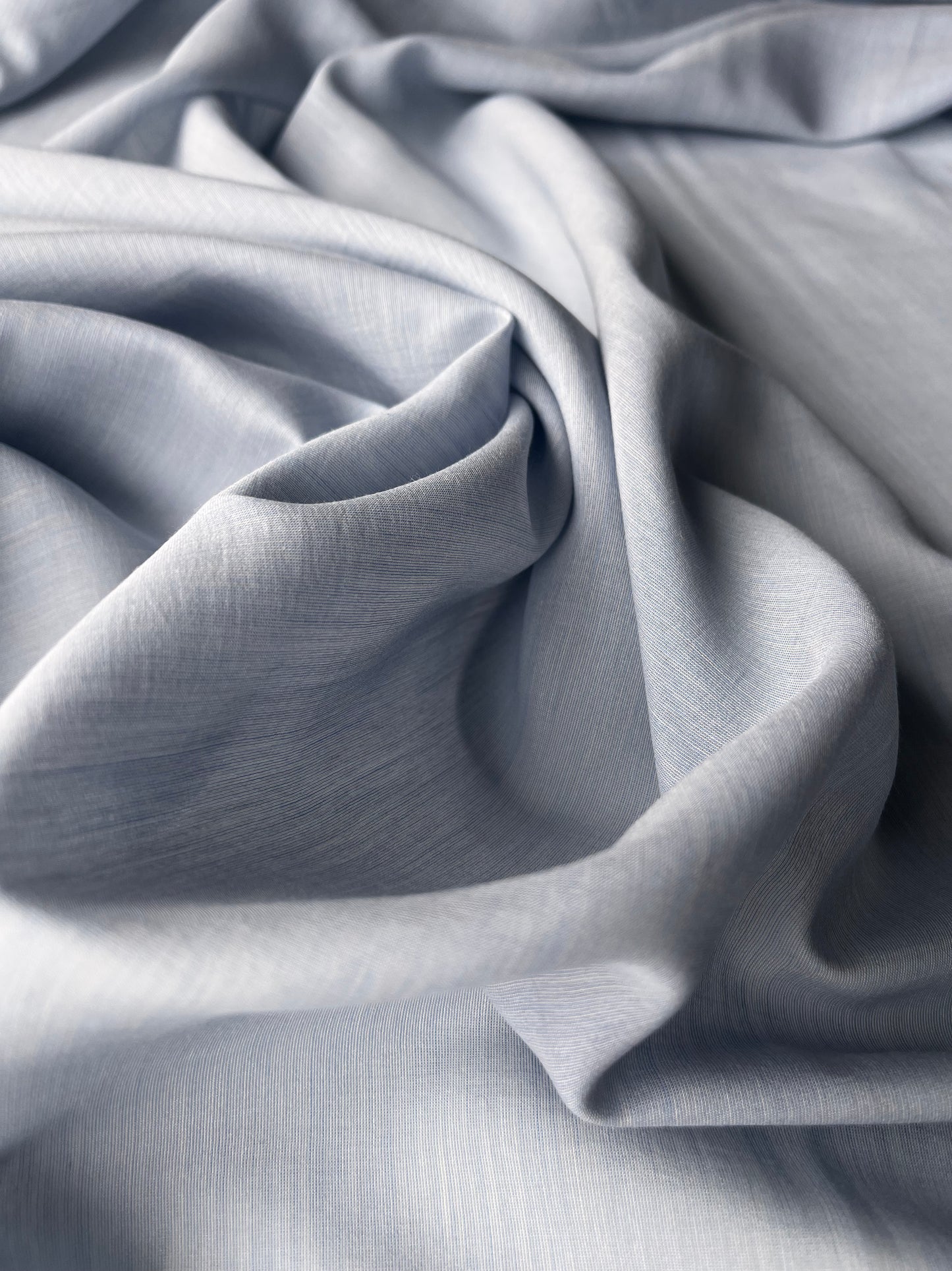 CELIA 012 viscose/silk voile changeant light blue