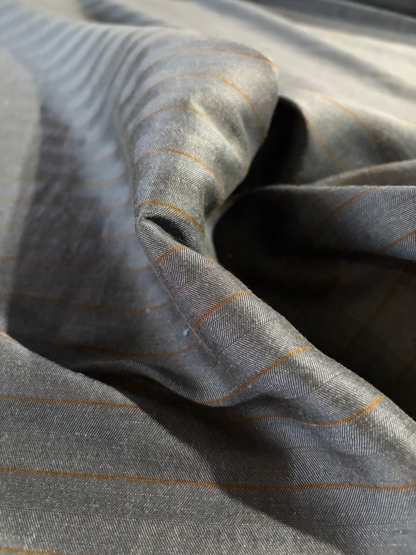 KRUSTY 021 indigo/rust shiny cotton suiting stripes