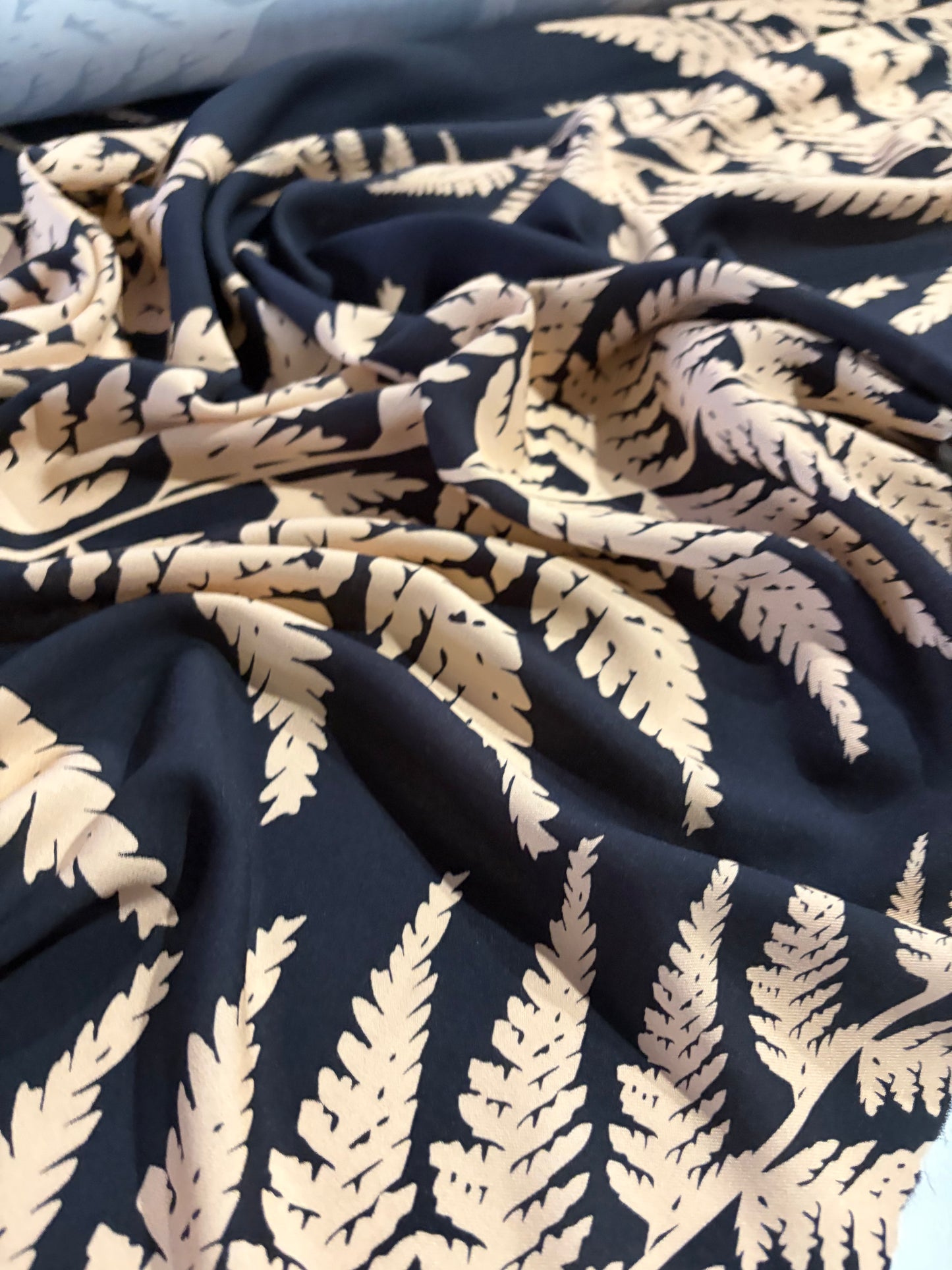 KRUSTY 024 brown/sand viscose twill print