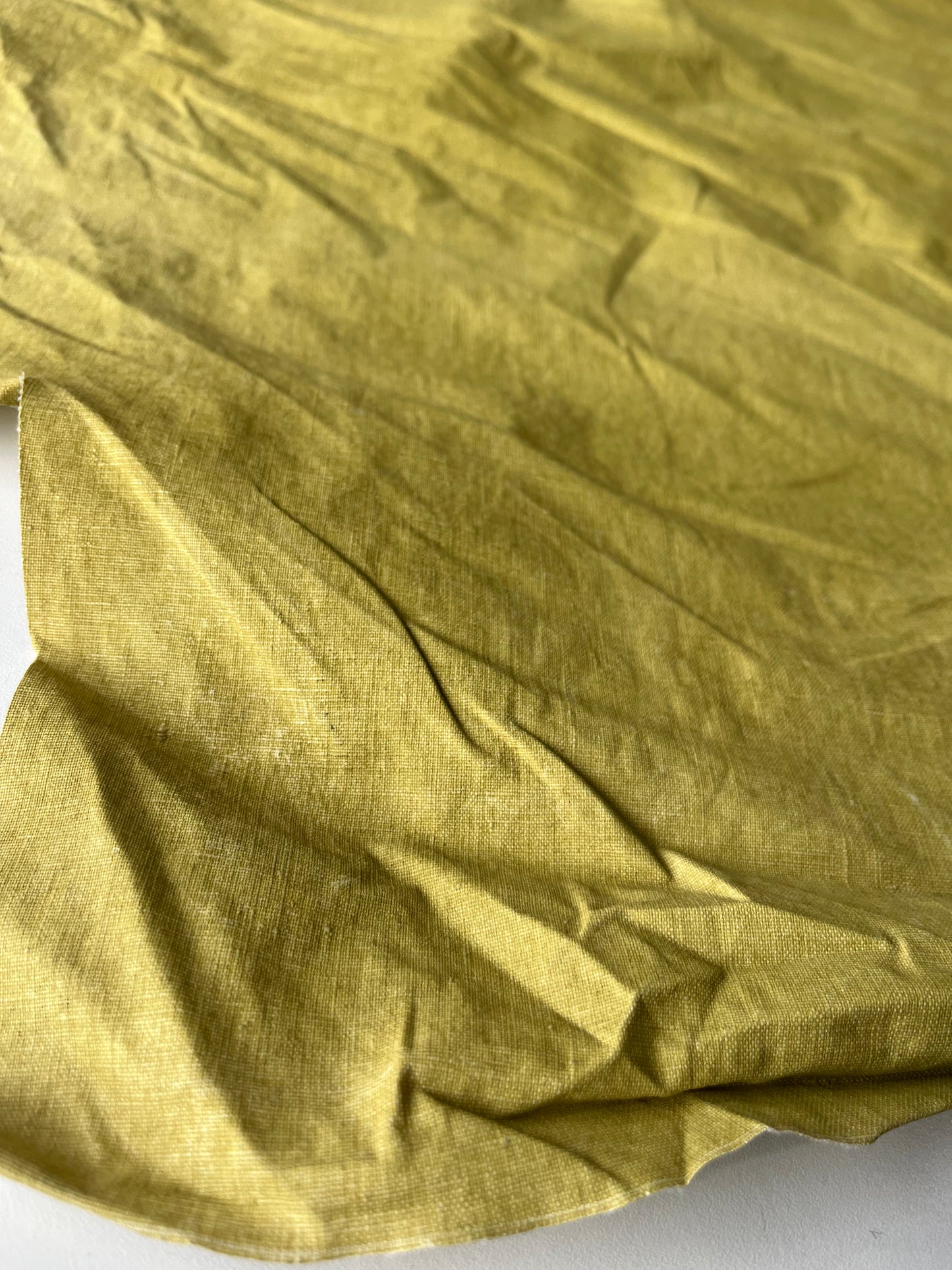 LOUNGE 600 coated linen olive green