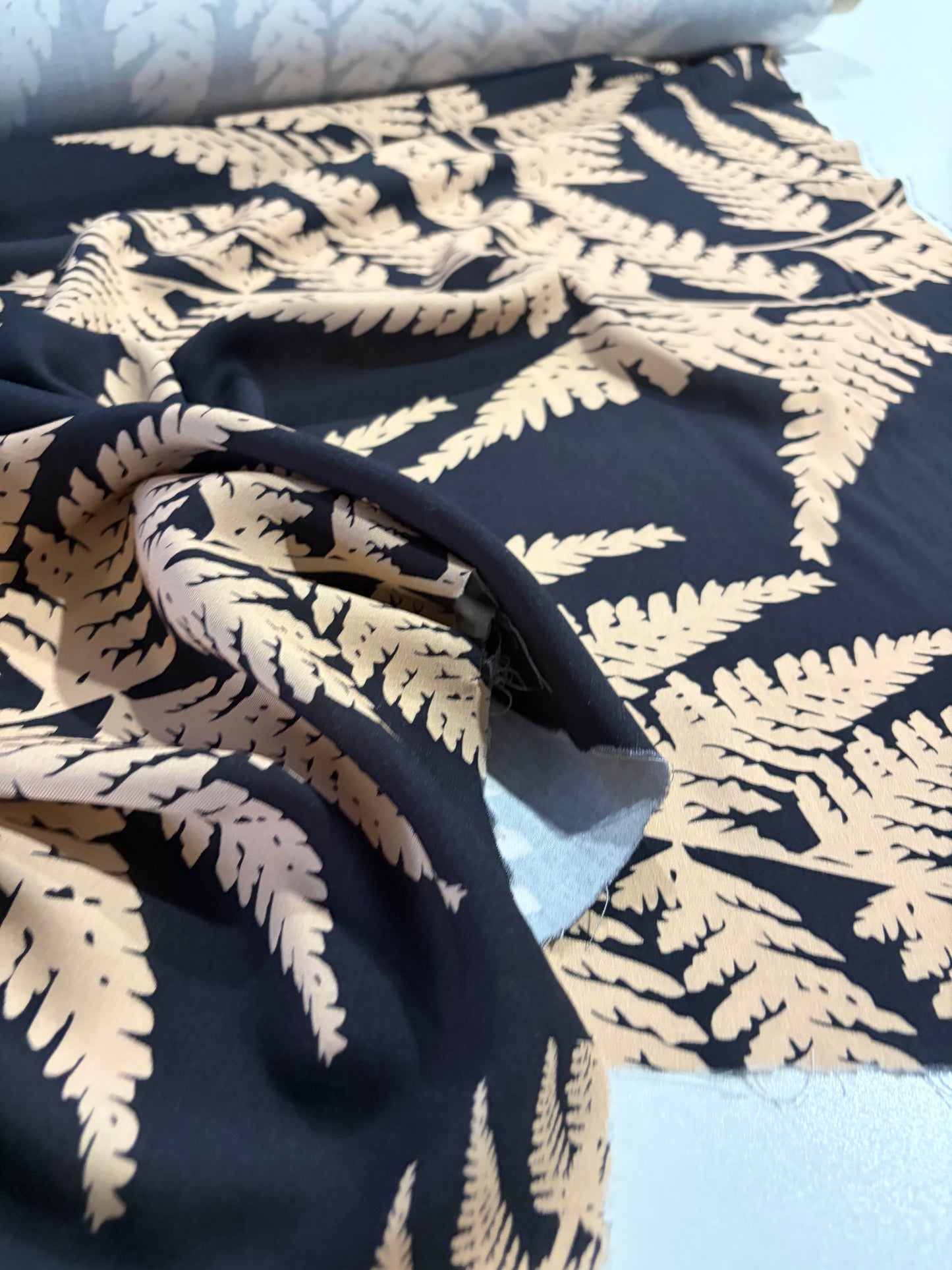 KRUSTY 024 brown/sand viscose twill print