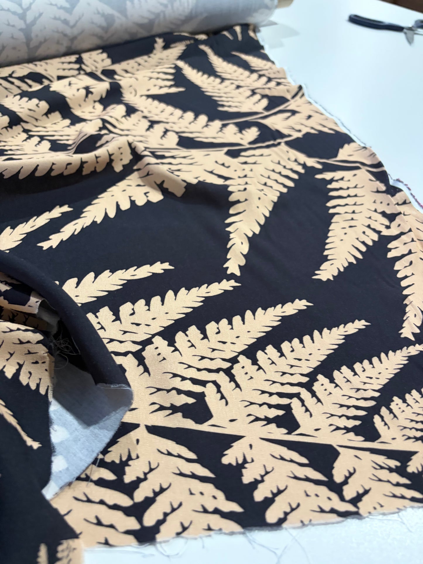 KRUSTY 024 brown/sand viscose twill print