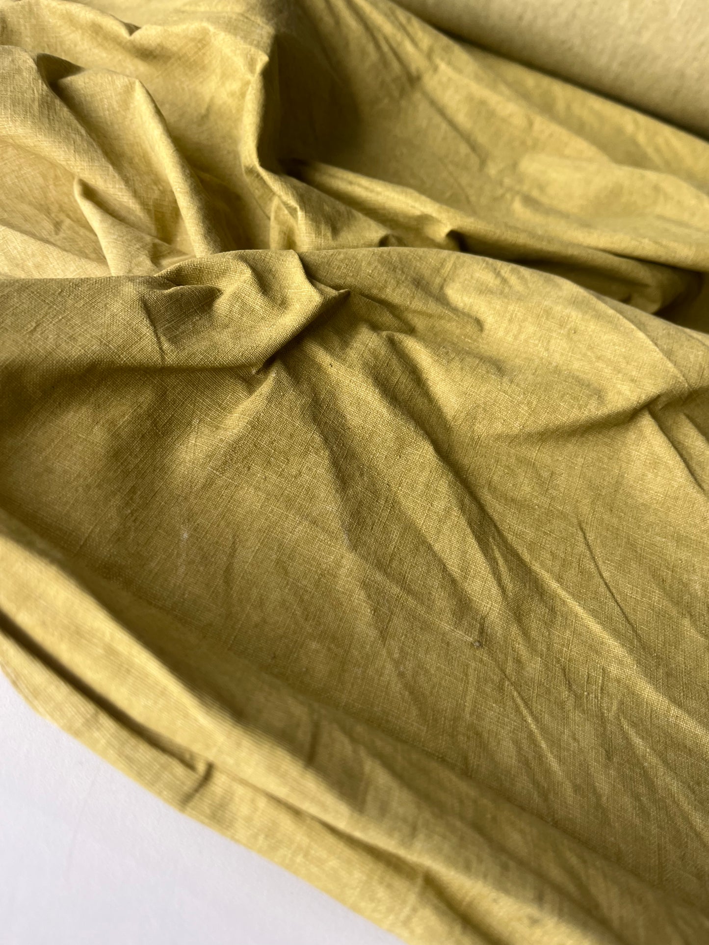 LOUNGE 600 coated linen olive green