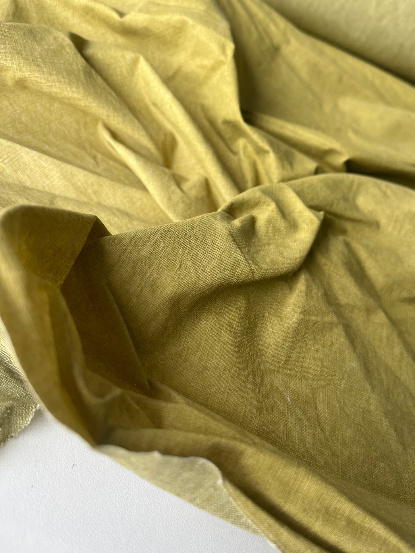 LOUNGE 600 coated linen olive green