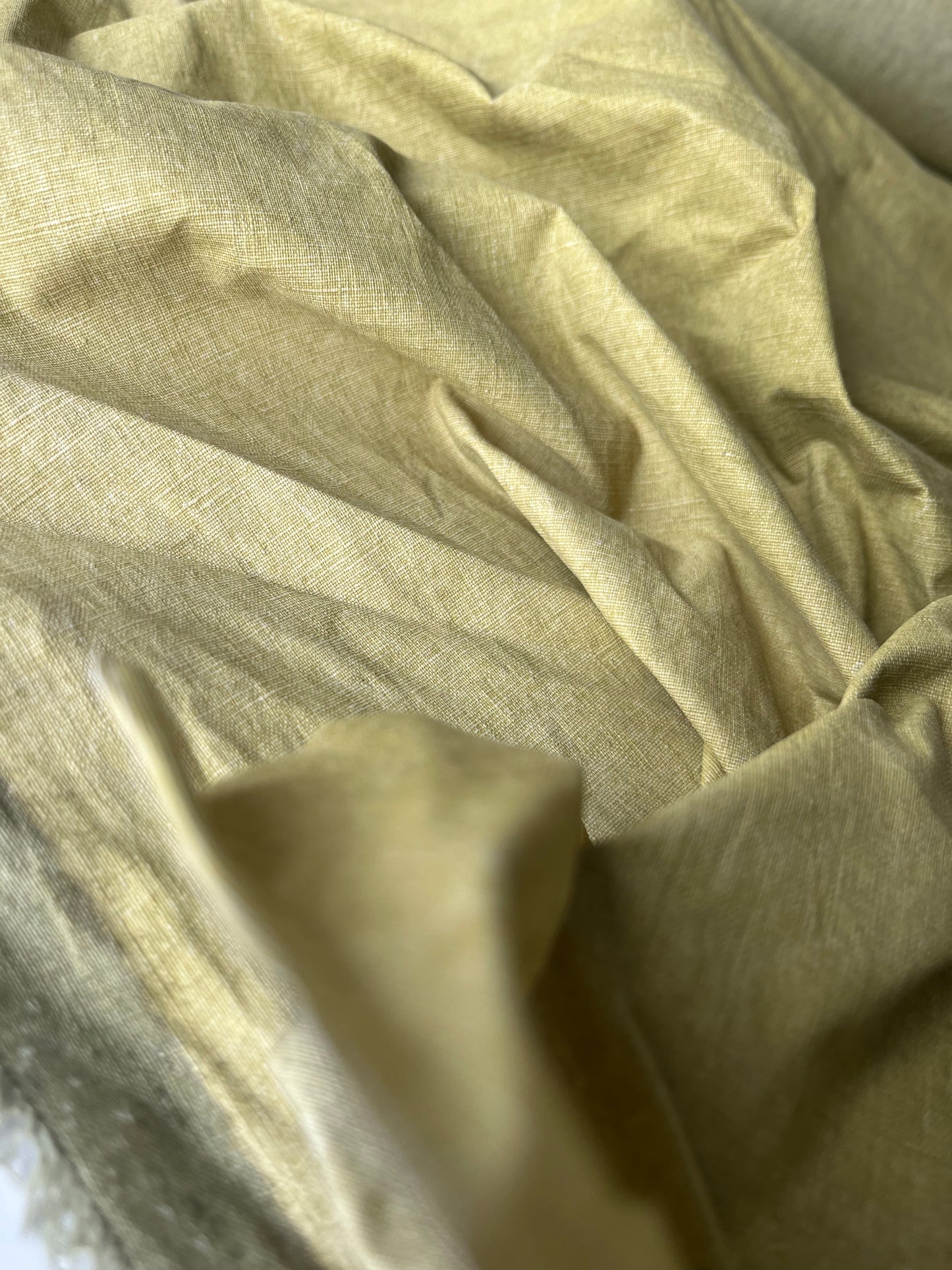 LOUNGE 600 coated linen olive green