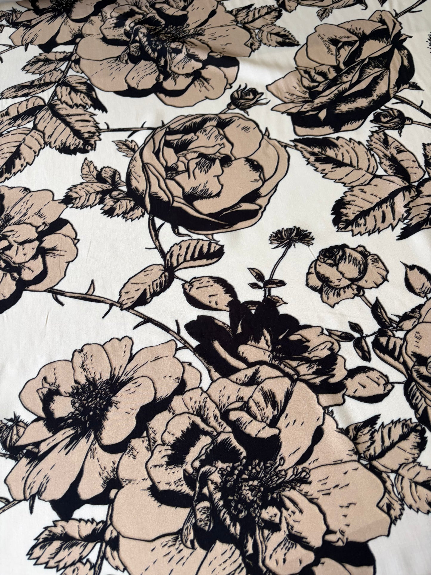 AL 002 viscose  "sand/black flowers"