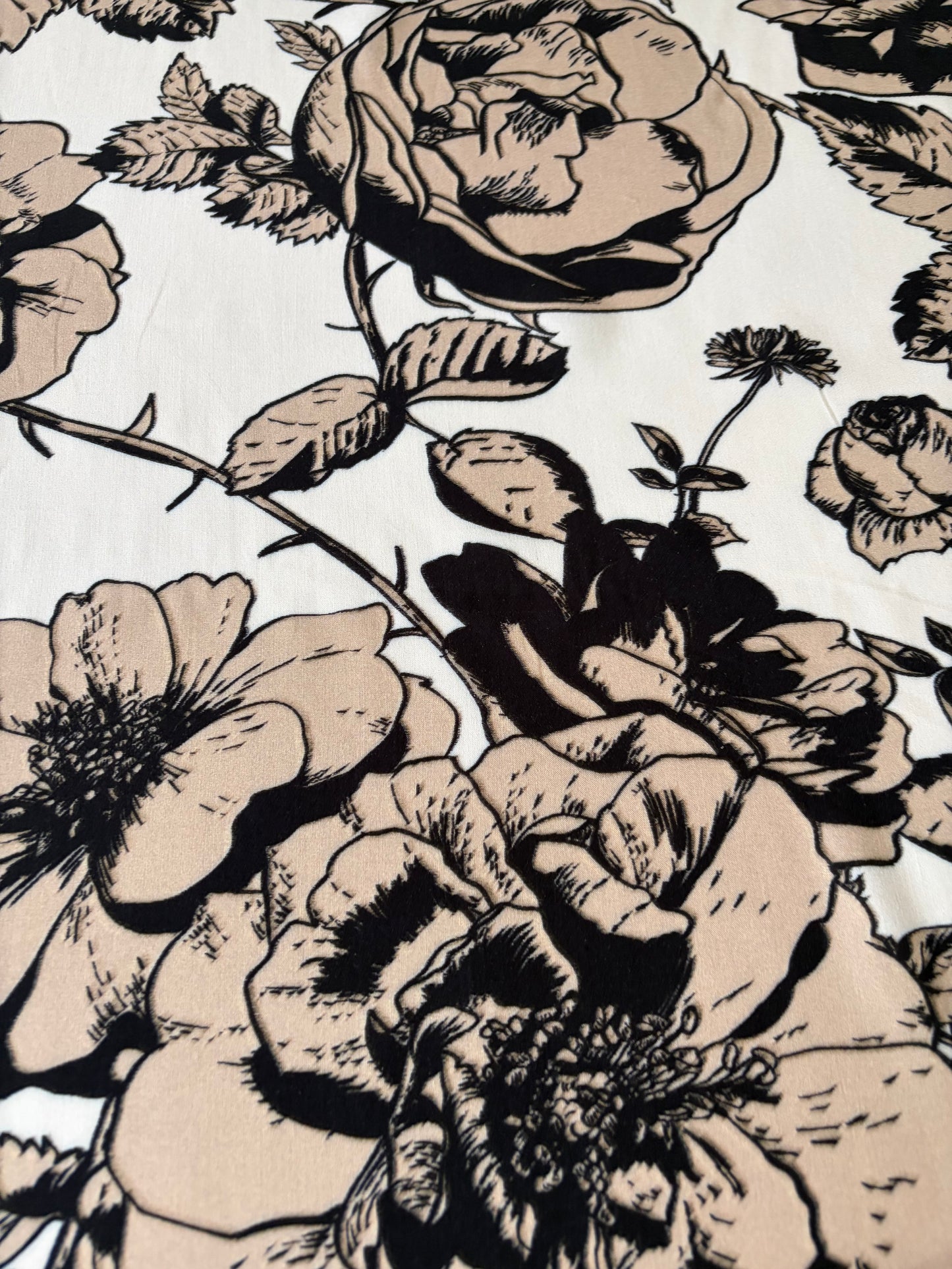 AL 002 viscose  "sand/black flowers"
